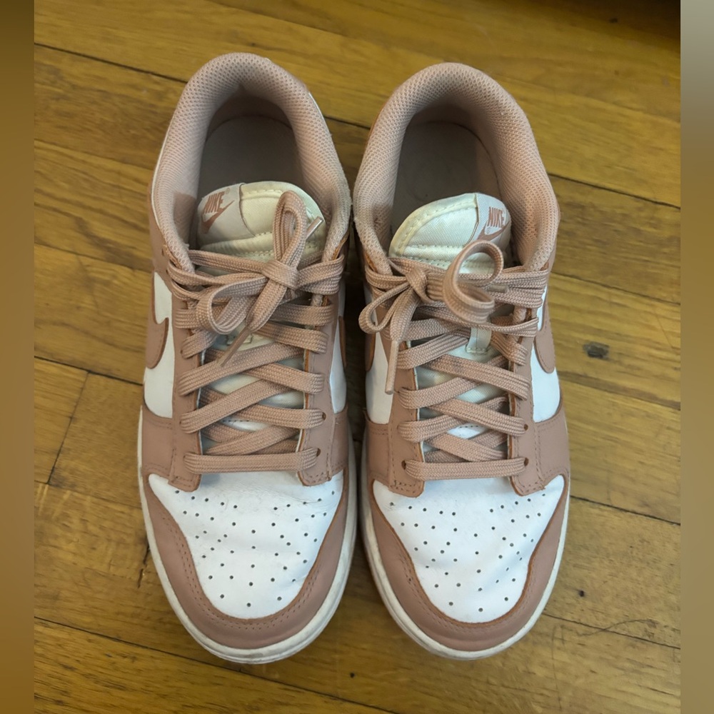 Nike Blush nude and White Low-Tops